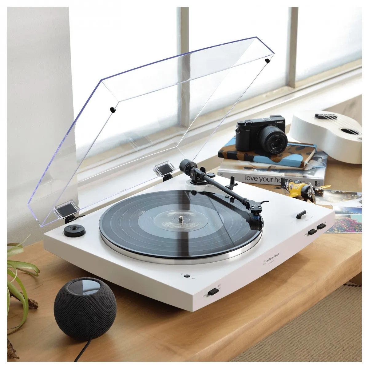 Audio Technica ATLP3XBT Fully Automatic Belt-Drive BLUETOOTH Turntable in White