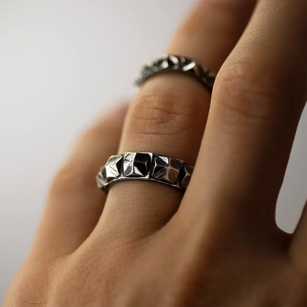 Scales ring